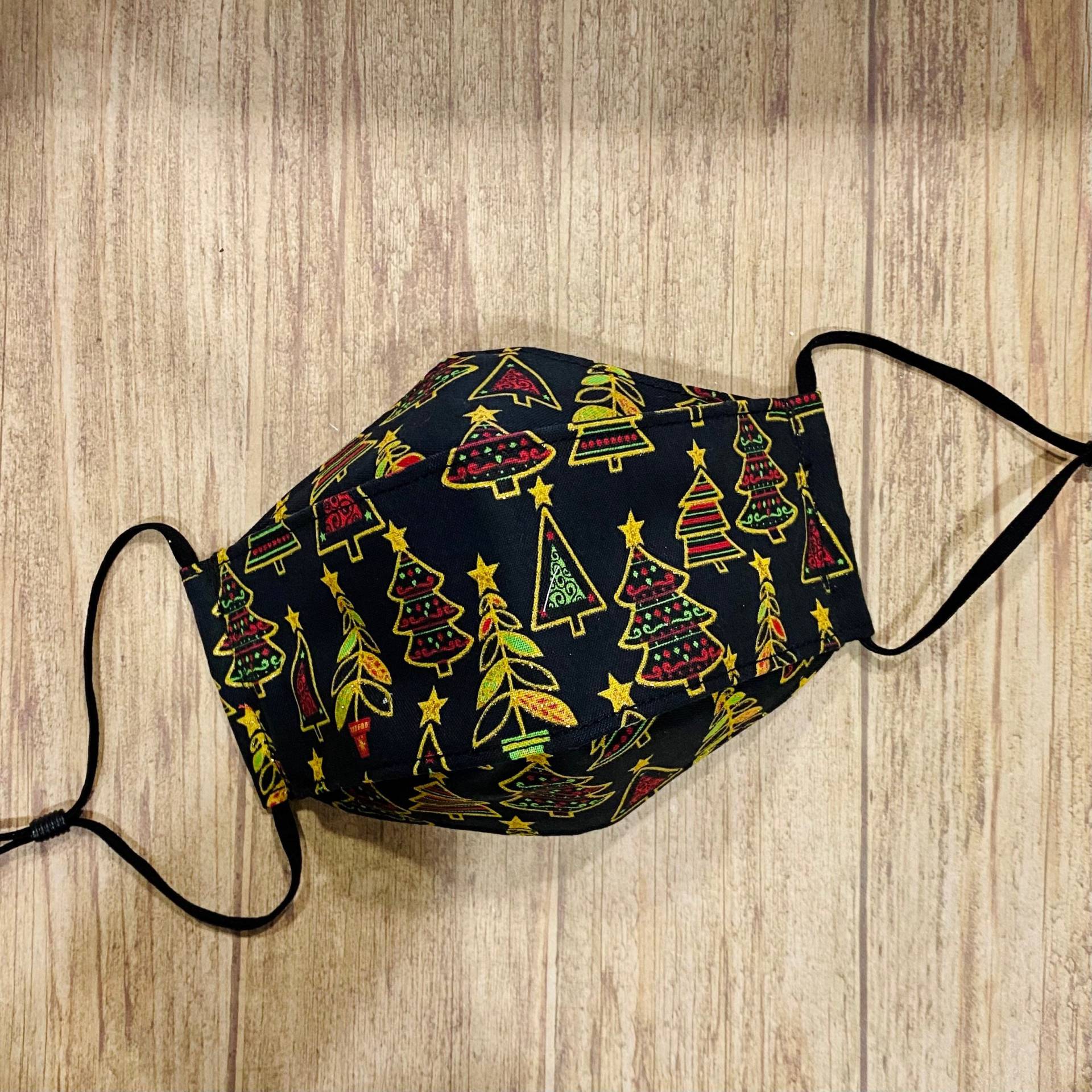 Winter Fun Christmas "Gold Weihnachtsbäume" Print Baumwolle 3-D Gesichtsmaske Winter Fun Christmas "Gold Weihnachtsbäume" Print Baumwolle 3-D Gesichtsmaske von Floralandleaves