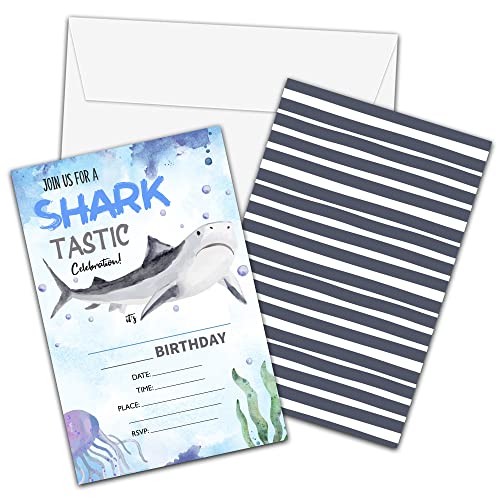 Hai Geburtstagseinladungen mit Umschlägen – Unter dem Meer Party-Einladungskarte für Jungen – Sharktastic Attack Themed Ausfüllkarten – Ocean Party Feier (20 Stück)-02 von Foosproea
