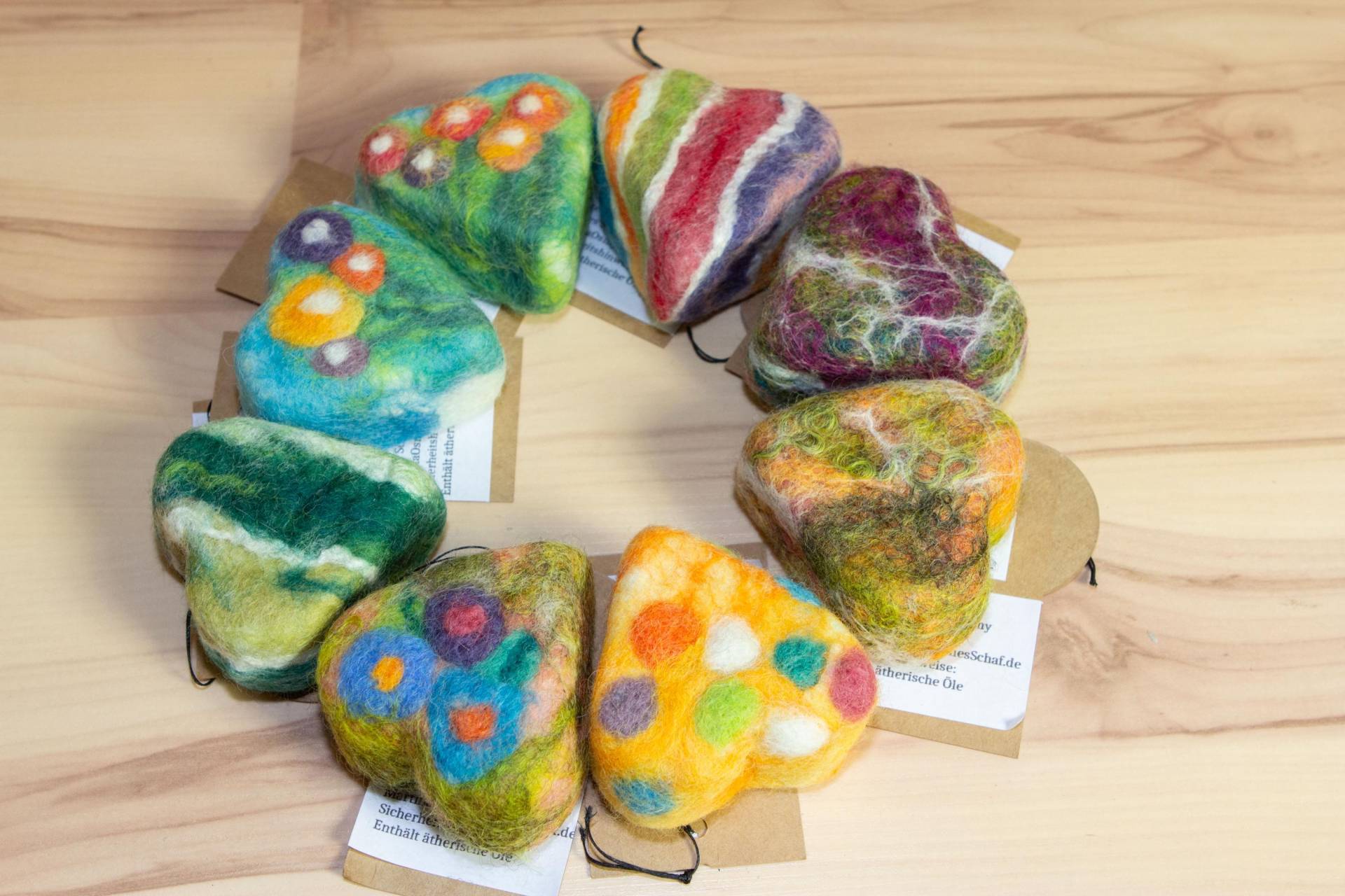Umfilzte Schafsmilchseife Apfel Herz 85 Gramm 14, 11, - Euro/ 100 Umfilzte Schafsmilchseife Apfel Herz 85 Gramm 14, 11, - Euro/ 100 von FrohesSchaf