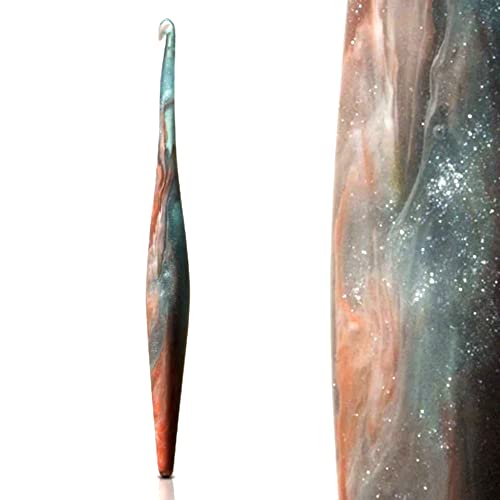 FURLS Streamline Swirl Galaxy Andromeda Häkelnadel 7 Zoll (6,5 mm (K)) von Furls Crochet