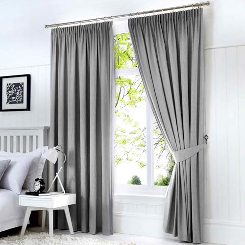 Fusion Dijon Paar Bleistift-Faltenvorhänge, Polyester, Silber, 168 x 137cm Fusion Dijon Paar Bleistift-Faltenvorhänge, Polyester, Silber, 168 x 137cm von Fusion