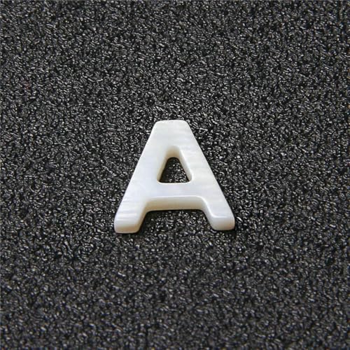 Weiße natürliche Muschelbuchstaben-Perlen, Perlmuttmuschel, 26 Großbuchstaben, gebohrte Muschelperlen zur Schmuckherstellung, A, 10 Stück von GJUYTD