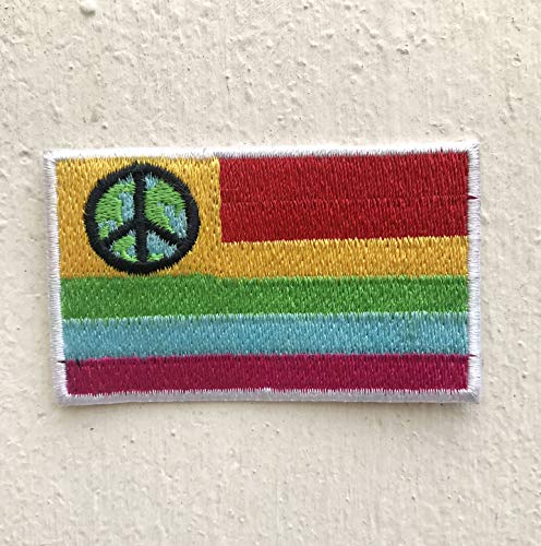 Bunte Flagge mit Peace Logo zum Aufbügeln Bunte Flagge mit Peace Logo zum Aufbügeln von GK