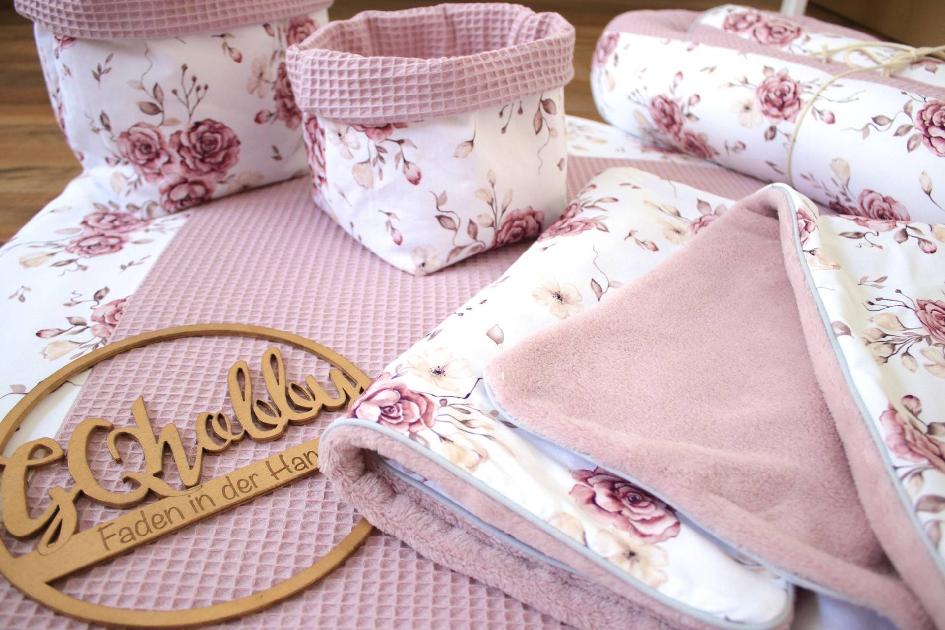 Wickelauflage | Wickelunterlage Wickeltischauflage "Rosen+Waffelpique Altrosa" Stoffe Öko Tex Standard 100 Wickelauflage | Wickelunterlage Wickeltischauflage "Rosen+Waffelpique Altrosa" Stoffe Öko Tex Standard 100 von GQhobby
