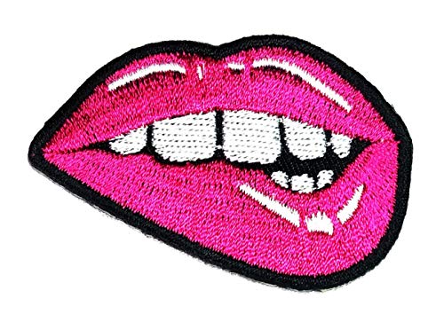 Aufnäher mit Aufschrift "Bite me Lips Mouth Kiss Sexy Pink Lipstick Patch Stickerei, zum Aufbügeln oder Aufnähen, Logo, Jacke, Polo, T-Shirt, Mütze, Rucksäcke, Aufnähen. Aufnäher mit Aufschrift "Bite me Lips Mouth Kiss Sexy Pink Lipstick Patch Stickerei, zum Aufbügeln oder Aufnähen, Logo, Jacke, Polo, T-Shirt, Mütze, Rucksäcke, Aufnähen. von GS912 Fantasy cartoon Patch