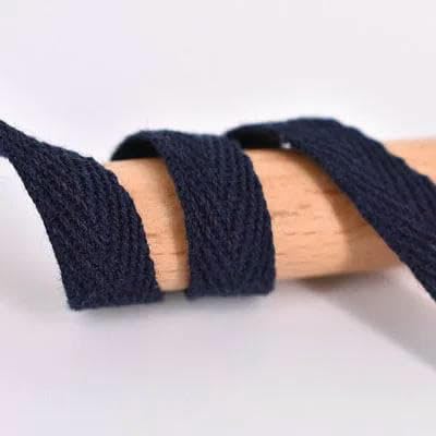 45,7 m Fischgrätenband, 100% Baumwollband, hochfestes Gürteltaschen-Etikettenband, Nähband, Schrägband, DIY-Bastelzubehör, Marineblau, 3 cm 45,7 m Fischgrätenband, 100% Baumwollband, hochfestes Gürteltaschen-Etikettenband, Nähband, Schrägband, DIY-Bastelzubehör, Marineblau, 3 cm von GTYFRD
