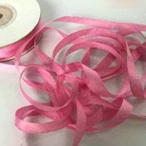 7 mm, 10 bis 50 m pro Rolle, 100% natürliches Seidensatin-Taftband, einfarbig für Stickmuster, 49–100 m 7 mm, 10 bis 50 m pro Rolle, 100% natürliches Seidensatin-Taftband, einfarbig für Stickmuster, 49–100 m von GTYFRD