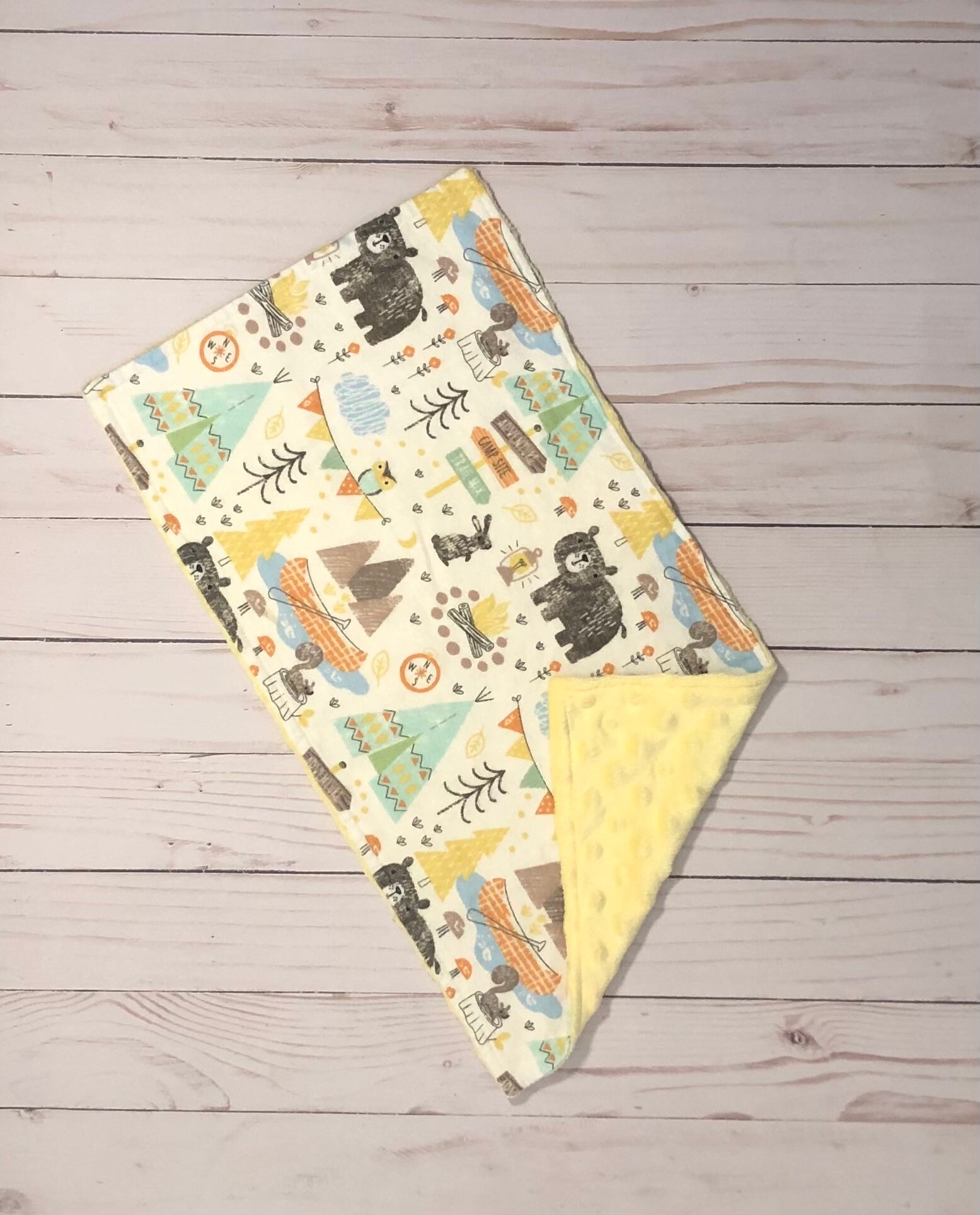 Camping Animals Baby Spucktuch Gelb Gender Neutral - Handgemachtes Für Neugeborene Mädchen Oder Jungen Camping Animals Baby Spucktuch Gelb Gender Neutral - Handgemachtes Für Neugeborene Mädchen Oder Jungen von GainseyandCo