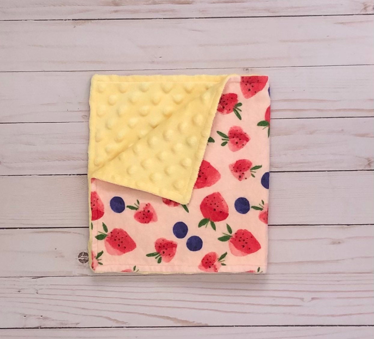 Erdbeere Blaubeere Frucht Baby Spucktuch - Party Geschenk Idee Rosa Und Gelbes Für Mädchen Erdbeere Blaubeere Frucht Baby Spucktuch - Party Geschenk Idee Rosa Und Gelbes Für Mädchen von GainseyandCo