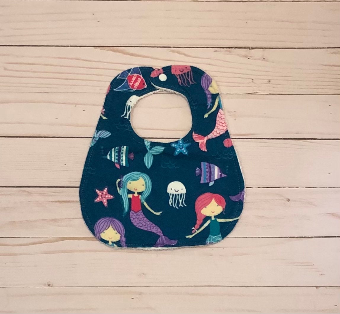 Meerjungfrau Baby Lätzchen - Baumwolllätzchen Geschenk Für Babys Druck Geschenkidee Babypartygeschenk Mädchen von GainseyandCo