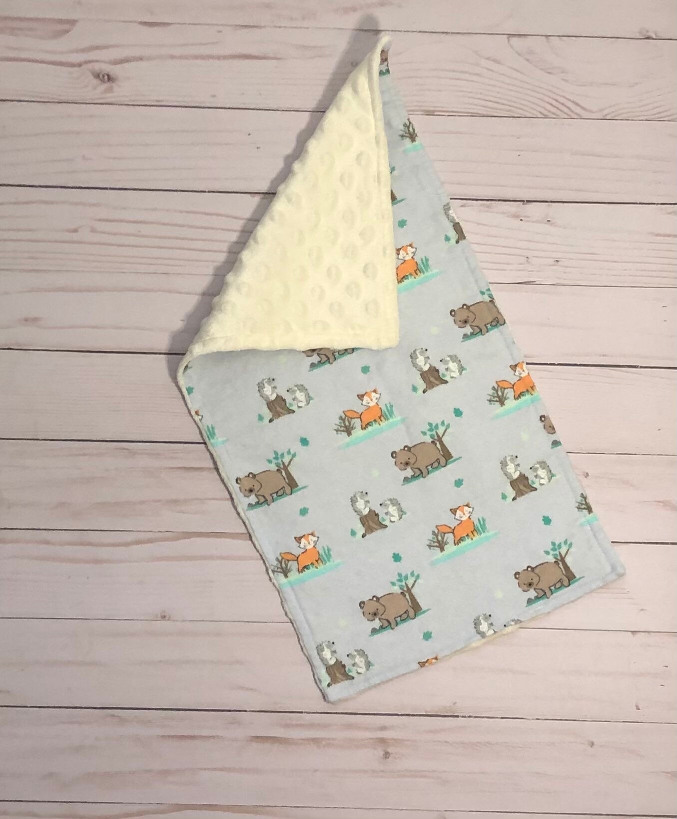 Woodland Animals Baby Spucktuch Für Junge Oder Mädchen - Gender Neutral Shower Sprinkle Geschenk Handgefertigtes Blau Und Gelb Woodland Animals Baby Spucktuch Für Junge Oder Mädchen - Gender Neutral Shower Sprinkle Geschenk Handgefertigtes Blau Und Gelb von GainseyandCo