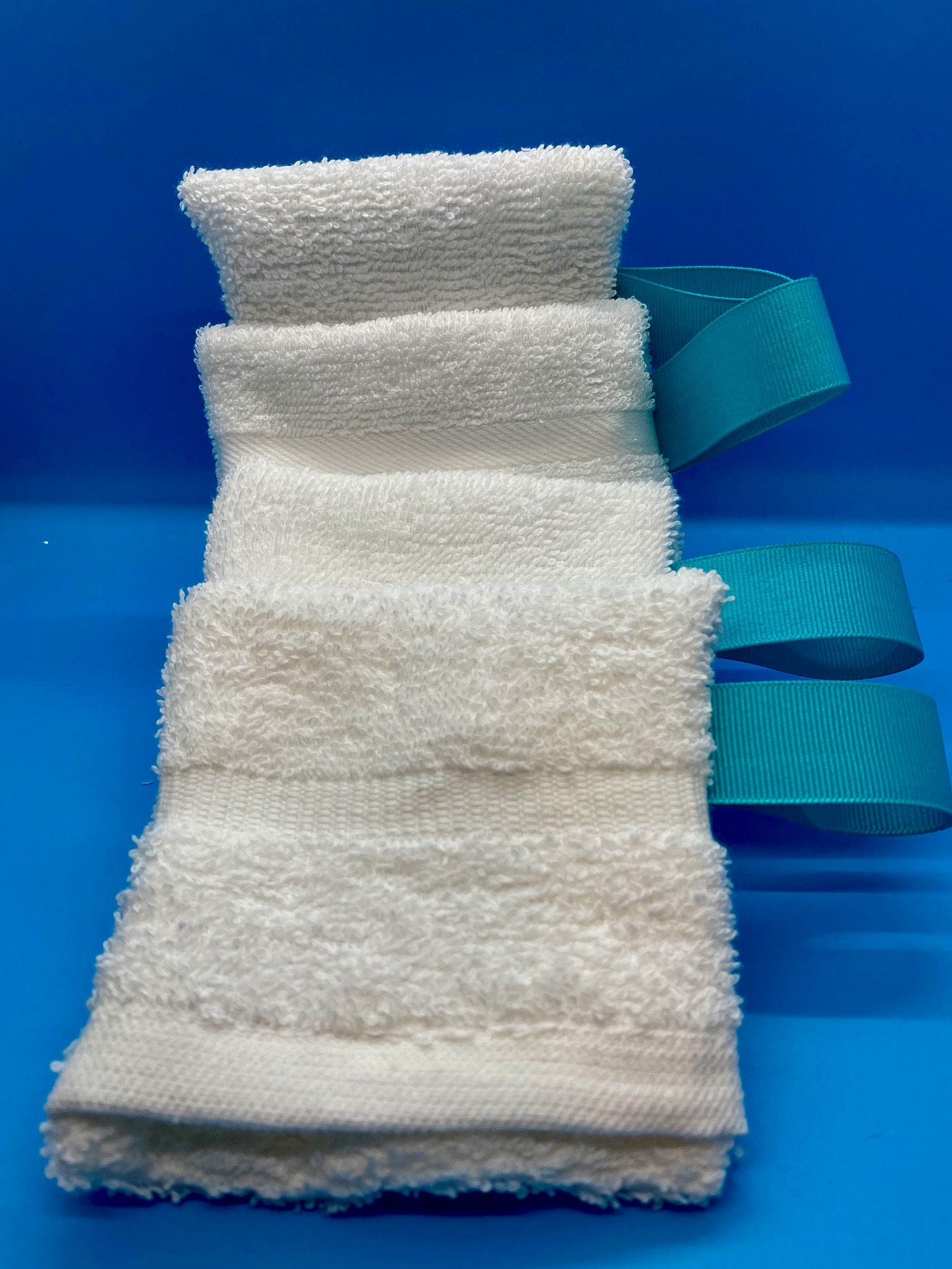 Seifenschoner/ Weiß Variationen 4x4 Seifenschoner/ Weiß Variationen 4x4 von GarnetGirlBoutique