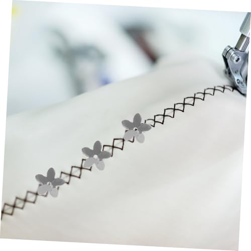 Gatuida Silbern Fünfblättrige Pvc blumen pailletten für DIY Basteln und Nähen Hochglänzende Feine Verarbeitung Vielseitige Bekleidungs Schuhdekoration Kreatives Nähzubehör für Handwerk von Gatuida
