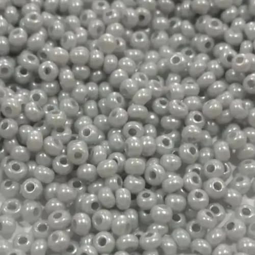 10/0 16708 Tschechische Glasperlen Rocailles Graue Kreide - Perle Verpackung 2250 Stück Gewicht 25 g Perlengröße 2,3 mm Zum Perlensticken und Herstellen von Schmuck 10/0 16708 Tschechische Glasperlen Rocailles Graue Kreide - Perle Verpackung 2250 Stück Gewicht 25 g Perlengröße 2,3 mm Zum Perlensticken und Herstellen von Schmuck von Generic