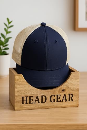 Hut-Organizer aus Holz – Kappen-Präsentationsständer für Baseball- und Trucker-Hüte | Gravierter "Head Gear" Huthalter für Schrank, Regal, Schlafzimmer, Kommode, Eingangsbereich Hut-Organizer aus Holz – Kappen-Präsentationsständer für Baseball- und Trucker-Hüte | Gravierter "Head Gear" Huthalter für Schrank, Regal, Schlafzimmer, Kommode, Eingangsbereich von Generic