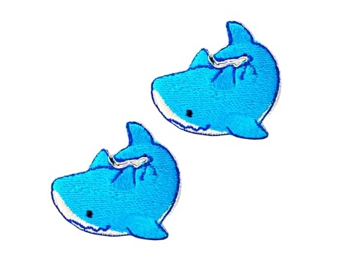 Ploen Mini-Aufnäher, Motiv: blauer Hai, niedliches Cartoon-Logo, 1 Flicken zum Aufnähen oder Aufbügeln, bestickte Applikation, Abzeichen, Kleidung, DIY, Kostüm, 2 Stück Ploen Mini-Aufnäher, Motiv: blauer Hai, niedliches Cartoon-Logo, 1 Flicken zum Aufnähen oder Aufbügeln, bestickte Applikation, Abzeichen, Kleidung, DIY, Kostüm, 2 Stück von Generic