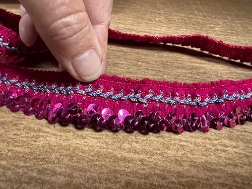 Bestickter Stretchstoff mit Pailletten, Meterware, Fuchsia Bestickter Stretchstoff mit Pailletten, Meterware, Fuchsia von Generisch