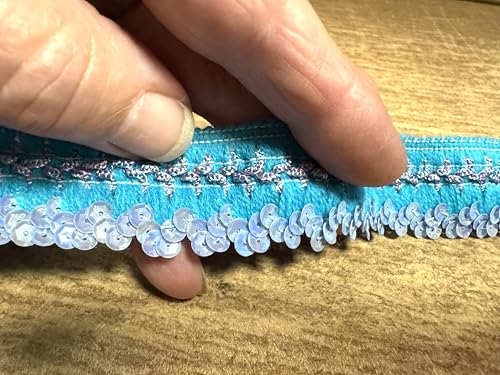 Bestickter Stretchstoff mit Pailletten, Meterware, Türkis und Flieder von Generisch