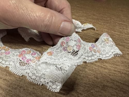 Spitzenborte mit Pailletten, gewellt, Papier, Weiß, Rosa und Flieder von Generisch