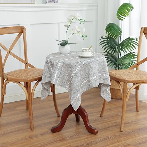 Gernaice Boho-Tischdecke, gestreift, klein, quadratisch, Premium-Leinen-Mischgewebe mit Cutwork-Stickerei, staubdicht, waschbar, Tischdecke für Kaffee, Nachttisch, Sofa, Beistelltische (Dunkelbraun) von Gernaice
