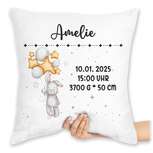 Kissen 40x40 Zierkissen - Zur Geburt - Geburtsgeschenk Hase Datum 2025 Uhrzeit Gewicht Größe - 40 x 40 cm - Weiß - geburtskissen Baby personalisierte Babygeschenk neugeboren Name kissenhülle von Geschenk mit Namen personalisiert by Shirtracer