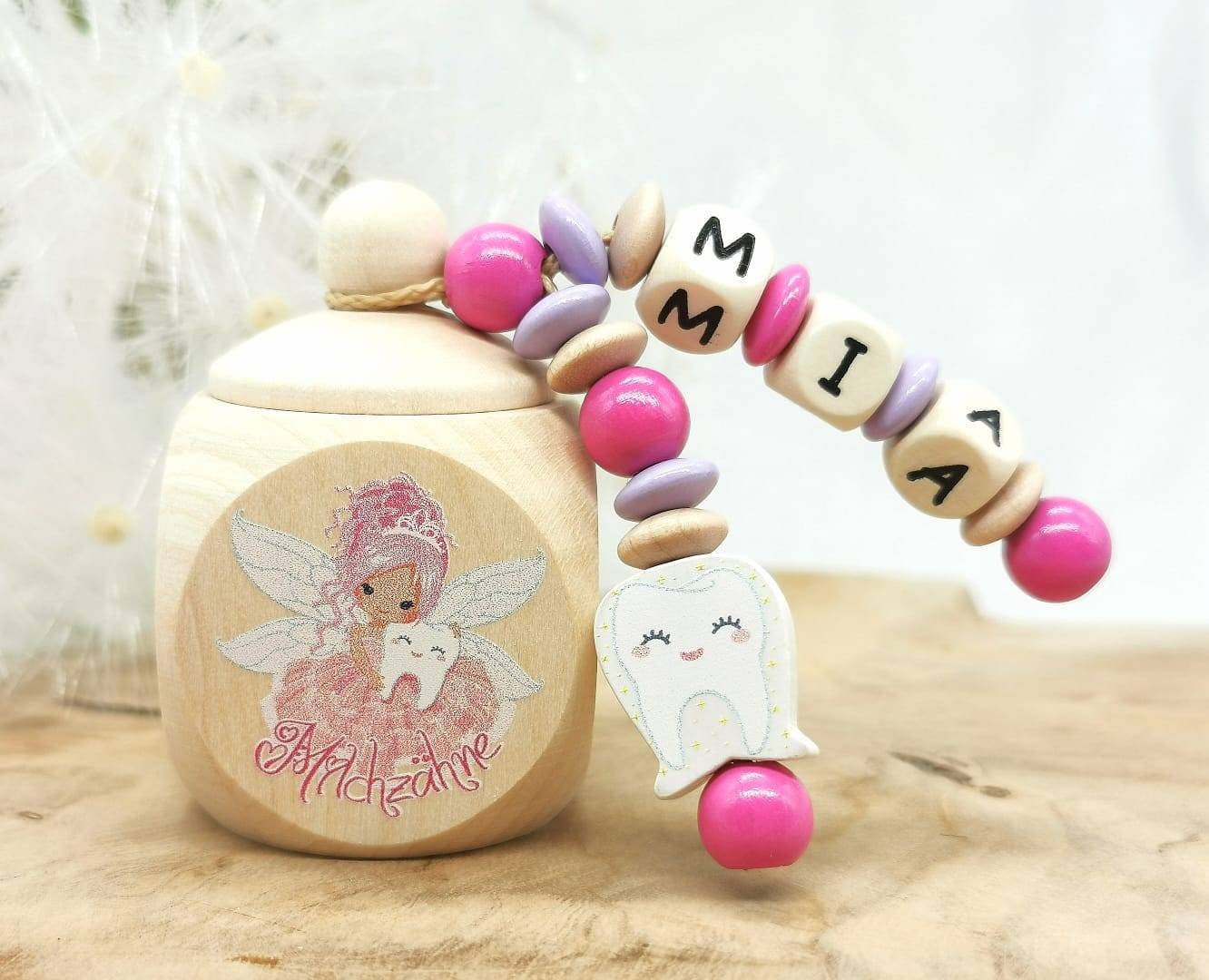 Milchzahndose Mit Namen Mädchen Zahndose Zahnfee Geschenk Einschulung Geburtstag Zähnchen Milchzahndose Mit Namen Mädchen Zahndose Zahnfee Geschenk Einschulung Geburtstag Zähnchen von Geschenkelaedchen