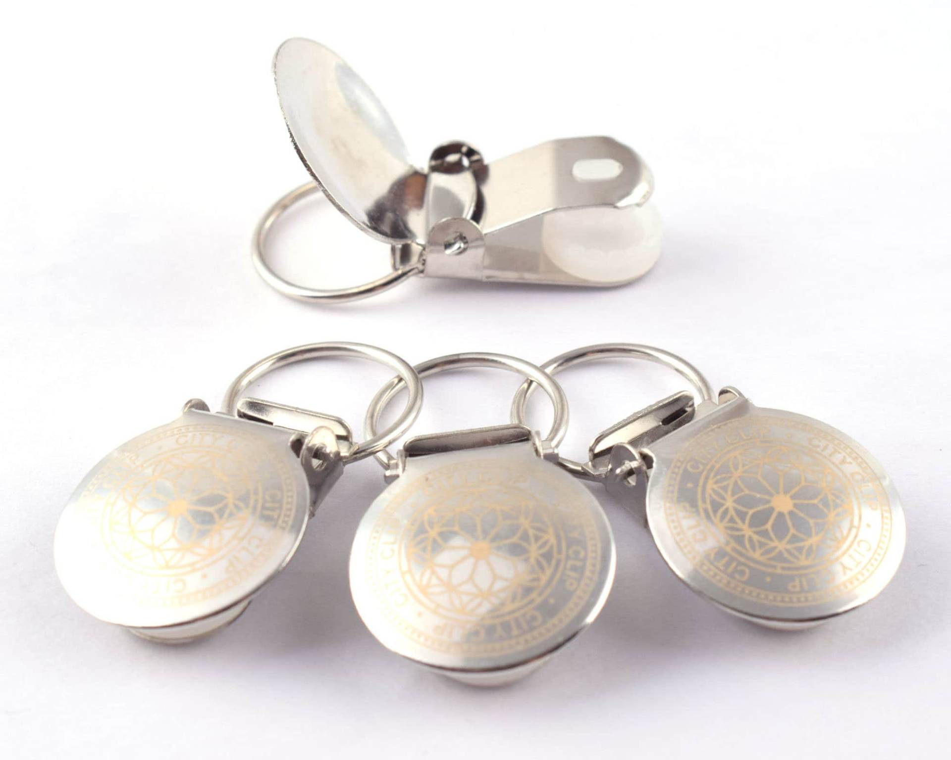 16mm Silber Lotus Muster Schnullerclip Rund Metall Schnuller Schnappverschluss Nähclip Für Nähkleidung Diy 12stk 16mm Silber Lotus Muster Schnullerclip Rund Metall Schnuller Schnappverschluss Nähclip Für Nähkleidung Diy 12stk von GinAccessoriesHeaven