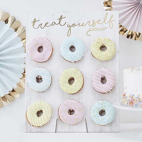 Ginger Ray Donut-Wanddekoration, mit Goldfolie, Platz für 9 Donuts, Weiß Ginger Ray Donut-Wanddekoration, mit Goldfolie, Platz für 9 Donuts, Weiß von Ginger Ray