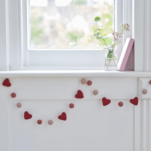 Ginger Ray Wimpelgirlande aus Filz zum Aufhängen mit Herz und Perlen zum Valentinstag, Dekoration, 1,5 m Ginger Ray Wimpelgirlande aus Filz zum Aufhängen mit Herz und Perlen zum Valentinstag, Dekoration, 1,5 m von Ginger Ray