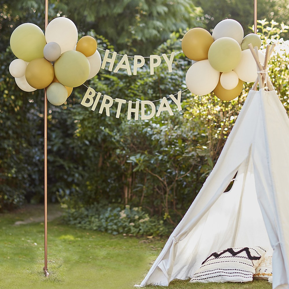 Happy Birthday Wimpelkette mit Ballons in grün, grau, gold und sandfarben Happy Birthday Wimpelkette mit Ballons in grün, grau, gold und sandfarben von Ginger Ray
