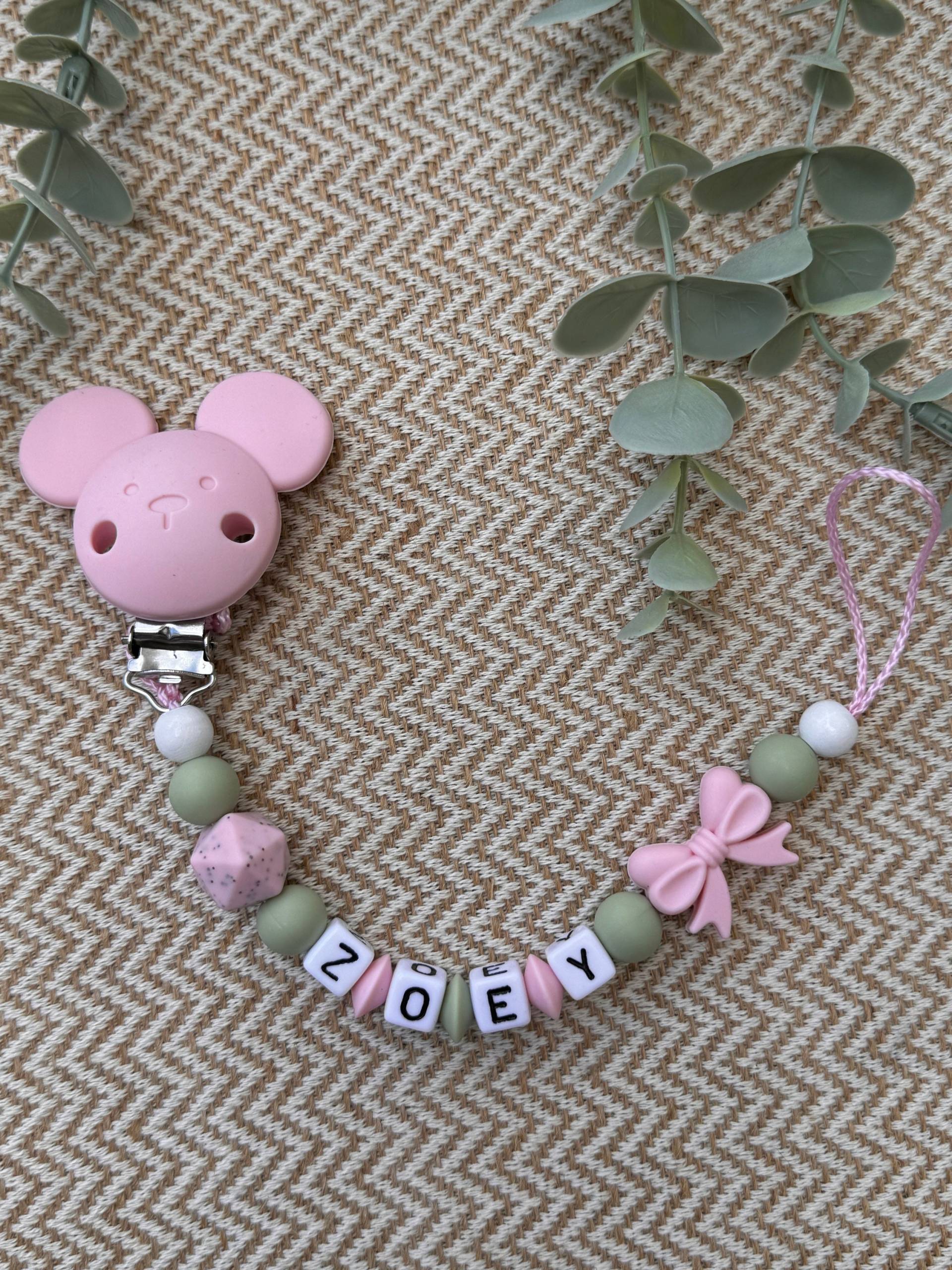 Schnullerkette Mit Namen Altrosa Lindgrün, Geschenkidee, Babyparty, Personalisiert Girl Schnullerkette Mit Namen Altrosa Lindgrün, Geschenkidee, Babyparty, Personalisiert Girl von GlamAccessoires
