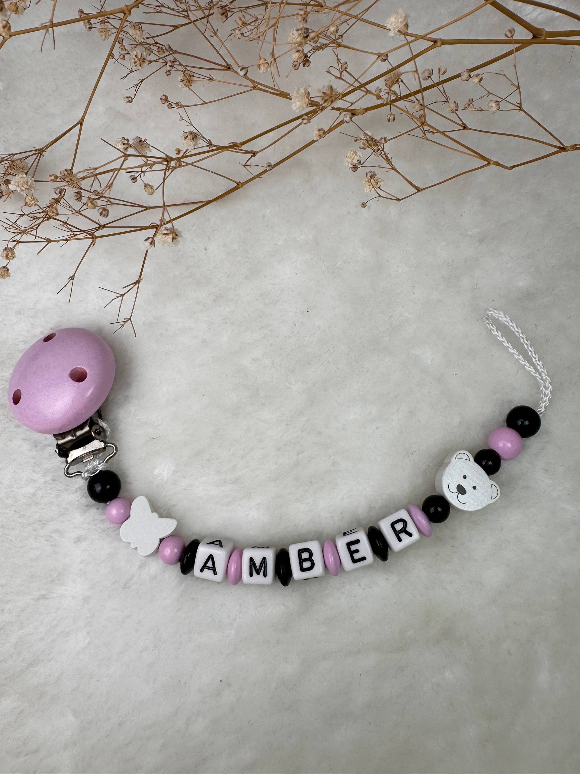 Schnullerkette Mit Namen - Rosa Schwarz Schmetterling Und Bärchen Geschenkidee Babyparty- Personalisiert Schnullerkette Mit Namen - Rosa Schwarz Schmetterling Und Bärchen Geschenkidee Babyparty- Personalisiert von GlamAccessoires