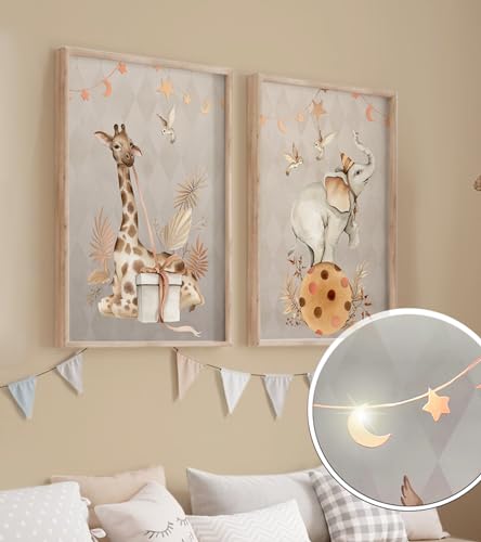 GlamPosters Bilder Set 2x 50x70 cm - Deko Wandbilder für Babyzimmer und Kinderzimmer - Wandbilder ohne Rahmen - Pastell Dekoration für Baby- & Kleinkinderzimmer - Boho-Giraffe GlamPosters Bilder Set 2x 50x70 cm - Deko Wandbilder für Babyzimmer und Kinderzimmer - Wandbilder ohne Rahmen - Pastell Dekoration für Baby- & Kleinkinderzimmer - Boho-Giraffe von GlamPosters