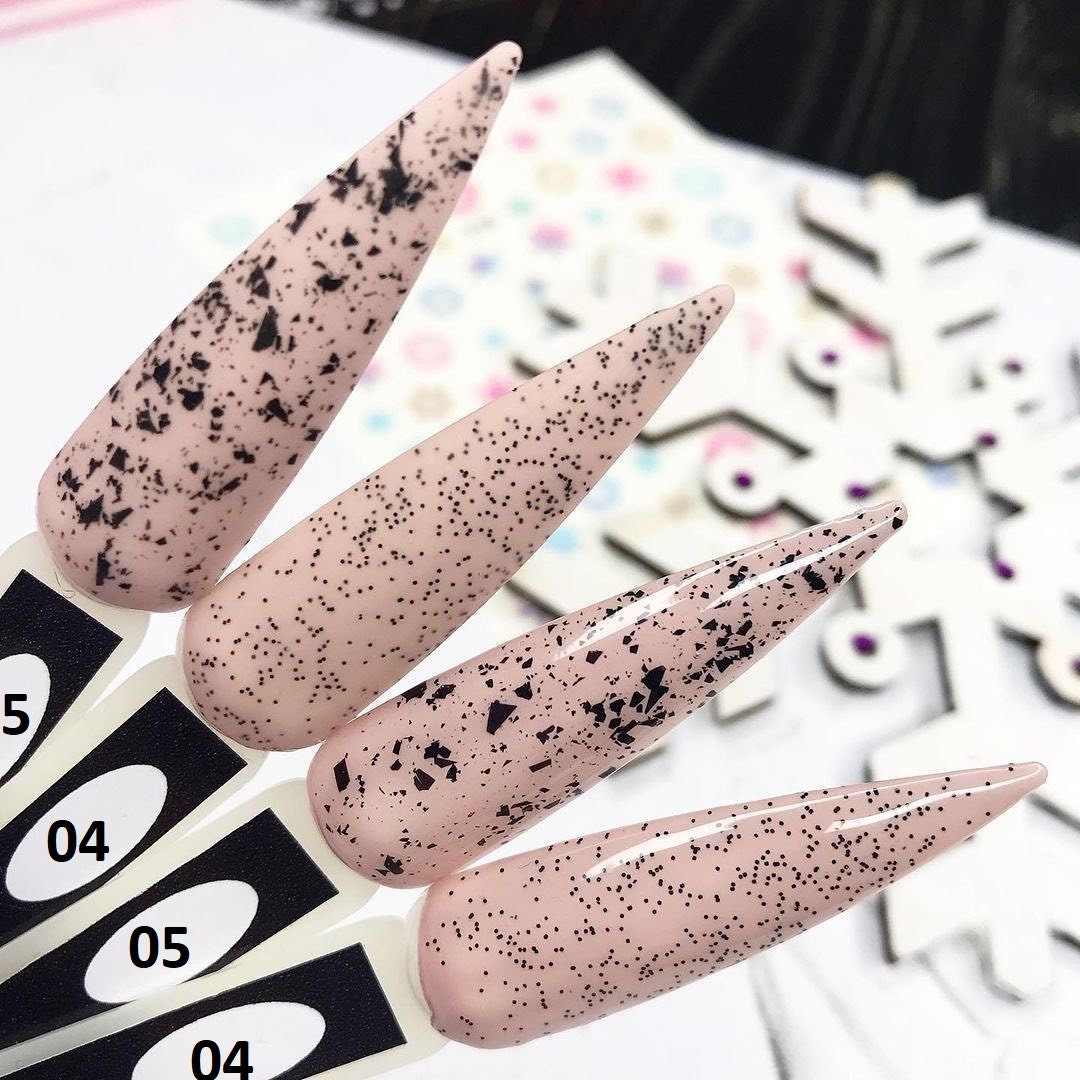 No Wipe Top Coat Mit Schwarzen Konfetti Flocken in Saga Kroshka Cover Für Die Nailart No Wipe Top Coat Mit Schwarzen Konfetti Flocken in Saga Kroshka Cover Für Die Nailart von Glifada