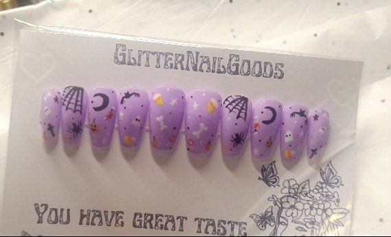 Matte Lila Süßes Oder Saures, Press On Nails, Herbst, Oktober, Halloween, Scarey/Glue On, Gespenst, Spinne, Kürbis Matte Lila Süßes Oder Saures, Press On Nails, Herbst, Oktober, Halloween, Scarey/Glue On, Gespenst, Spinne, Kürbis von GlitterNailGoods