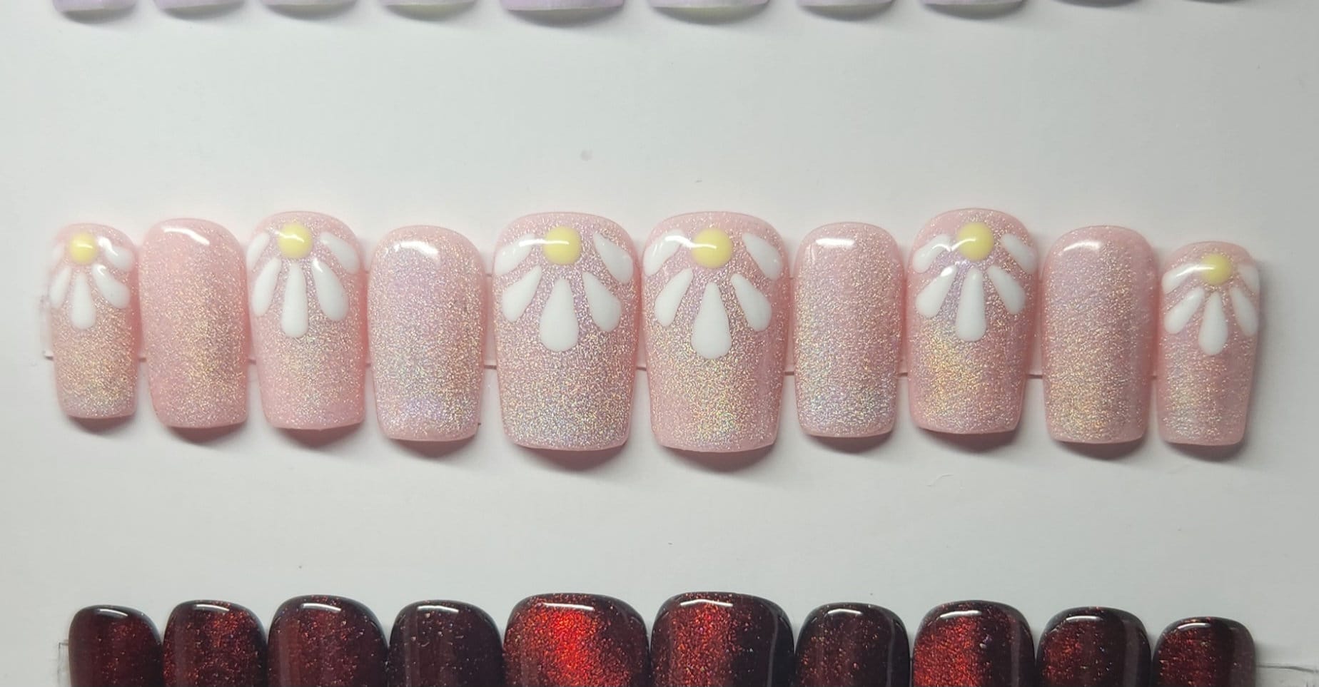 Rosa Katzenauge Und Gänseblümchen Drücken Auf Nägel, Drücken Samt, Magnet Nagellack, Farbverschieben, Lebendige, Aufkleben, Geschenkidee von GlitterNailGoods