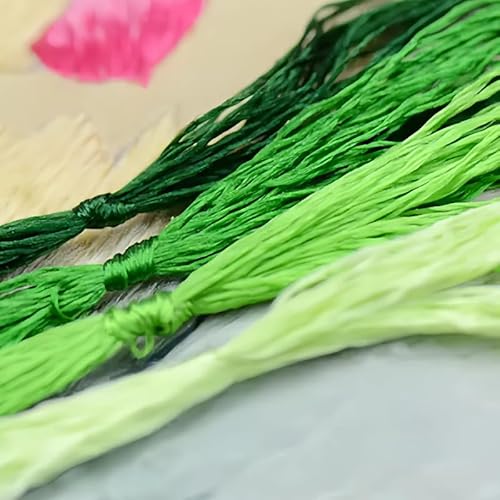 4 x grüne Seiden-Stickgarne mit Farbverlauf, 20 m, Maulbeerseide zum Nähen, Knüpfen und Basteln 4 x grüne Seiden-Stickgarne mit Farbverlauf, 20 m, Maulbeerseide zum Nähen, Knüpfen und Basteln von Globellapro