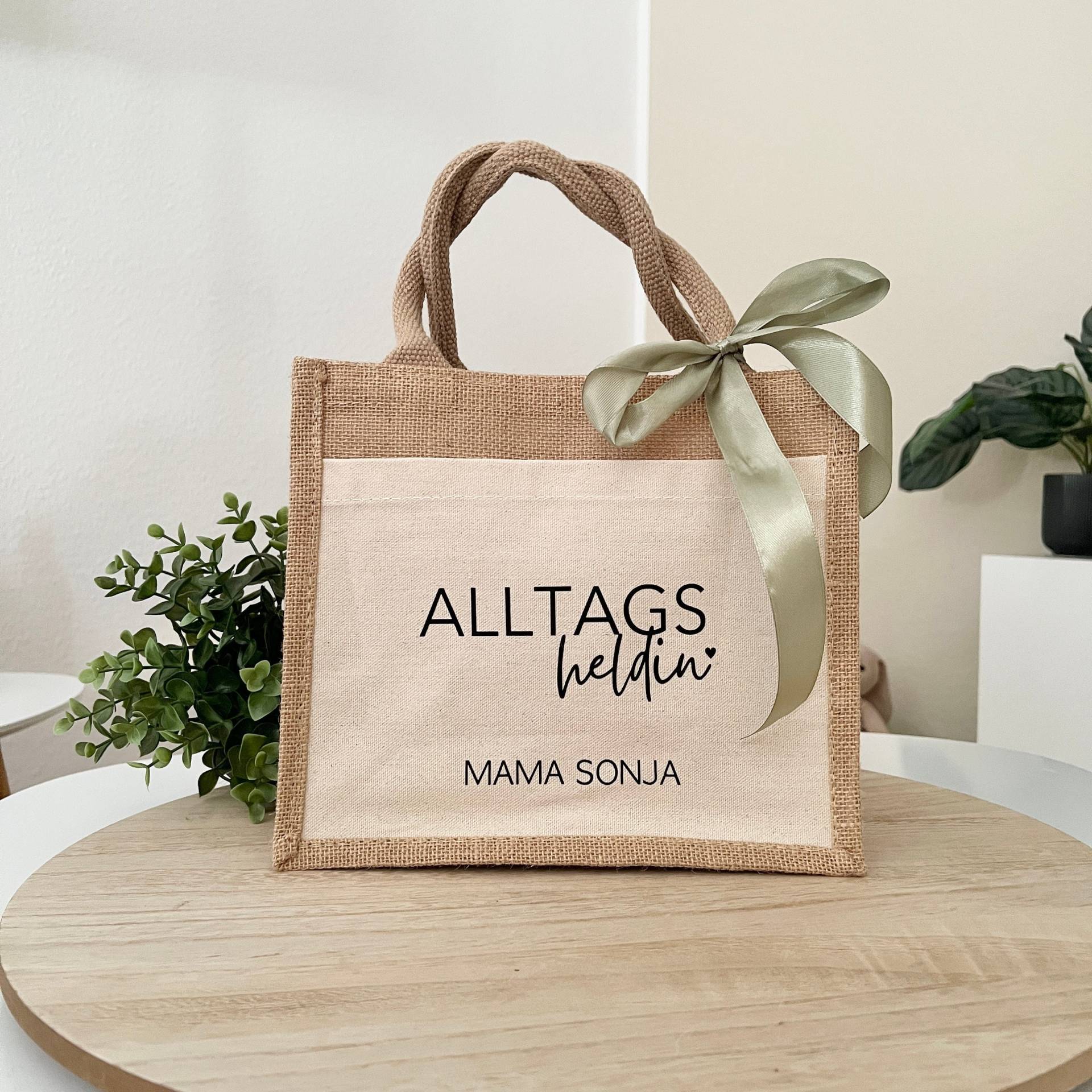 Geschenkset Personalisiert Jutetasche & Kosmetiktasche Mit Namen Alltagsheldin Geburtstag Weihnachten Muttertag Im Set Baumwolle Geschenkset Personalisiert Jutetasche & Kosmetiktasche Mit Namen Alltagsheldin Geburtstag Weihnachten Muttertag Im Set Baumwolle von GluecklichschenkenDE