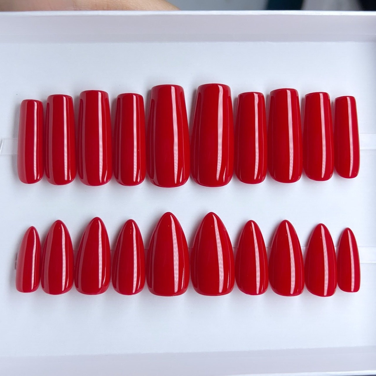 Großer Apfel Rot | Opi Handarbeit Drücken Sie Auf Die Nägel von GoldenThirtyNails