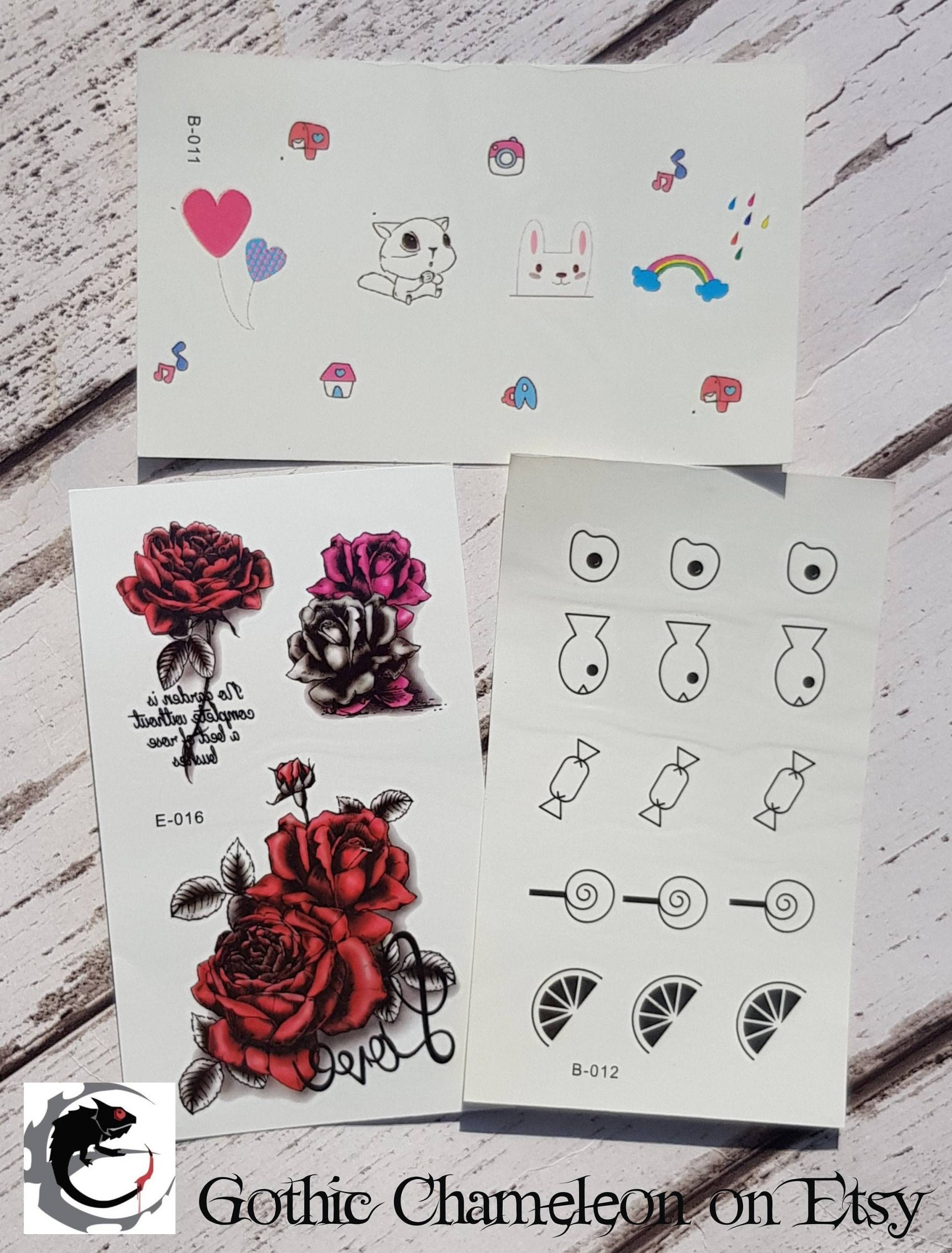 Temporäre Tattoo-Bögen Kawaii Essen Tiere Rote Rosen Temporäre Tattoo-Bögen Kawaii Essen Tiere Rote Rosen von GothicChameleon