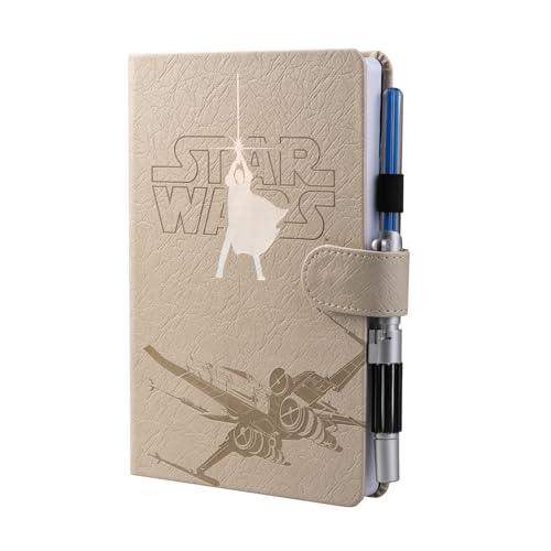 Grupo Erik Notizbuch A5 mit Laserschwert Stift Star Wars Luke Skywalkeer Notizbuch A5 Dotted Notizbuch Klein - Reisetagebuch zum selberschreiben Bullet Journal Dotted A5 Tagebuch Mädchen und Jungen Grupo Erik Notizbuch A5 mit Laserschwert Stift Star Wars Luke Skywalkeer Notizbuch A5 Dotted Notizbuch Klein - Reisetagebuch zum selberschreiben Bullet Journal Dotted A5 Tagebuch Mädchen und Jungen von Grupo Erik