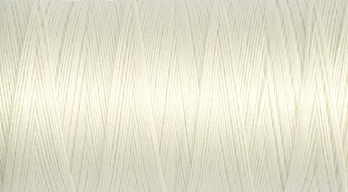 Gütermann 0001 Polyester-Nähgarn, 250 m, Elfenbeinfarben, 5.5 x 2.7 x 2.7 cm Gütermann 0001 Polyester-Nähgarn, 250 m, Elfenbeinfarben, 5.5 x 2.7 x 2.7 cm von Gütermann