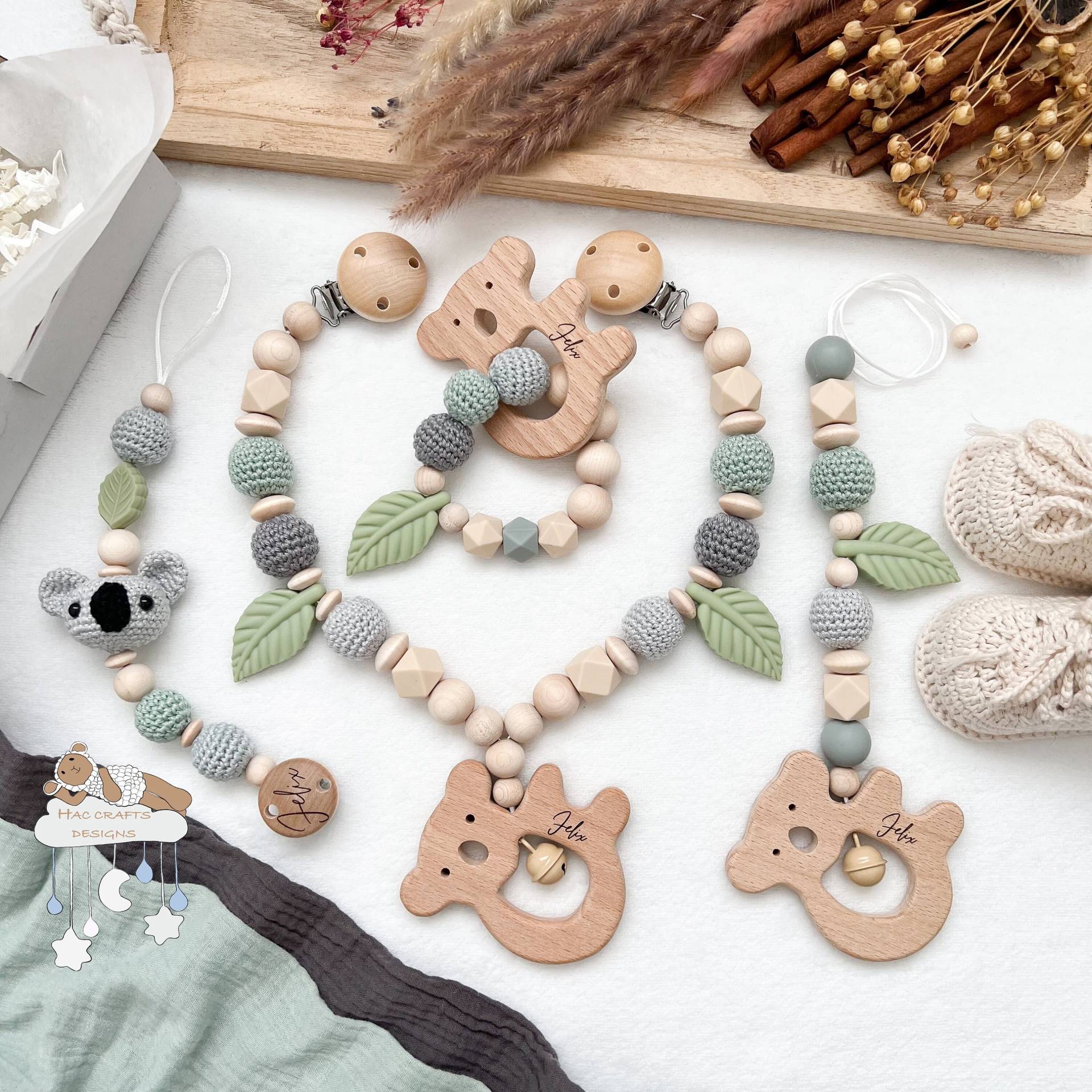 Koala Set Sparset Mamageschenk Babygeschenk Taufe Kinderwagenkette Schnullerkette Amigurumi Montesorri Naturholz Babyshower Mint Koala Set Sparset Mamageschenk Babygeschenk Taufe Kinderwagenkette Schnullerkette Amigurumi Montesorri Naturholz Babyshower Mint von HACCraftsLittle