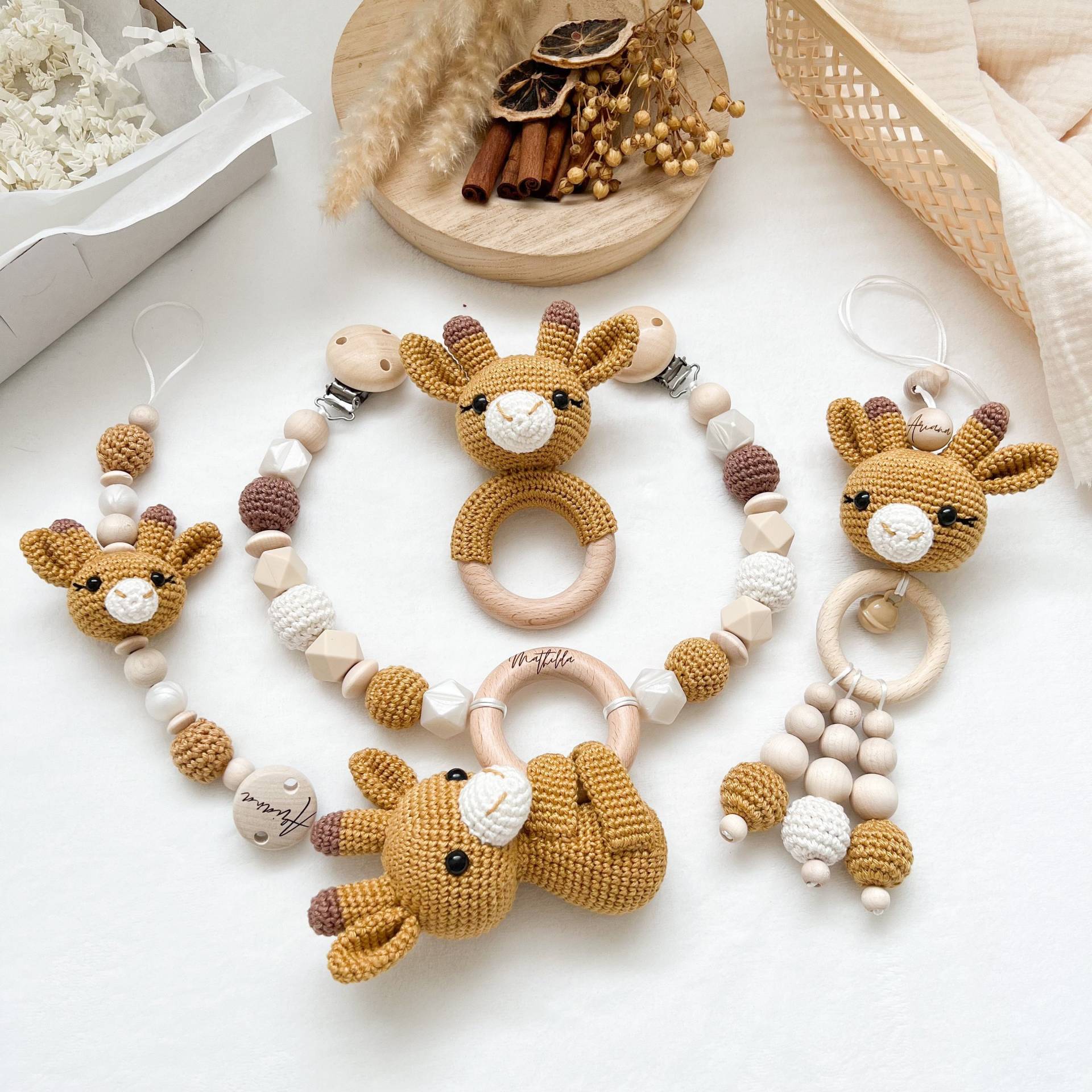 Personalisiert Giraffe Sparset Kinderwagenkette Babygym Anhänger Schnullerkette Babyshower Taufe Geburtsgeschenk Muttergeschenk Personalisiert Giraffe Sparset Kinderwagenkette Babygym Anhänger Schnullerkette Babyshower Taufe Geburtsgeschenk Muttergeschenk von HACCraftsLittle