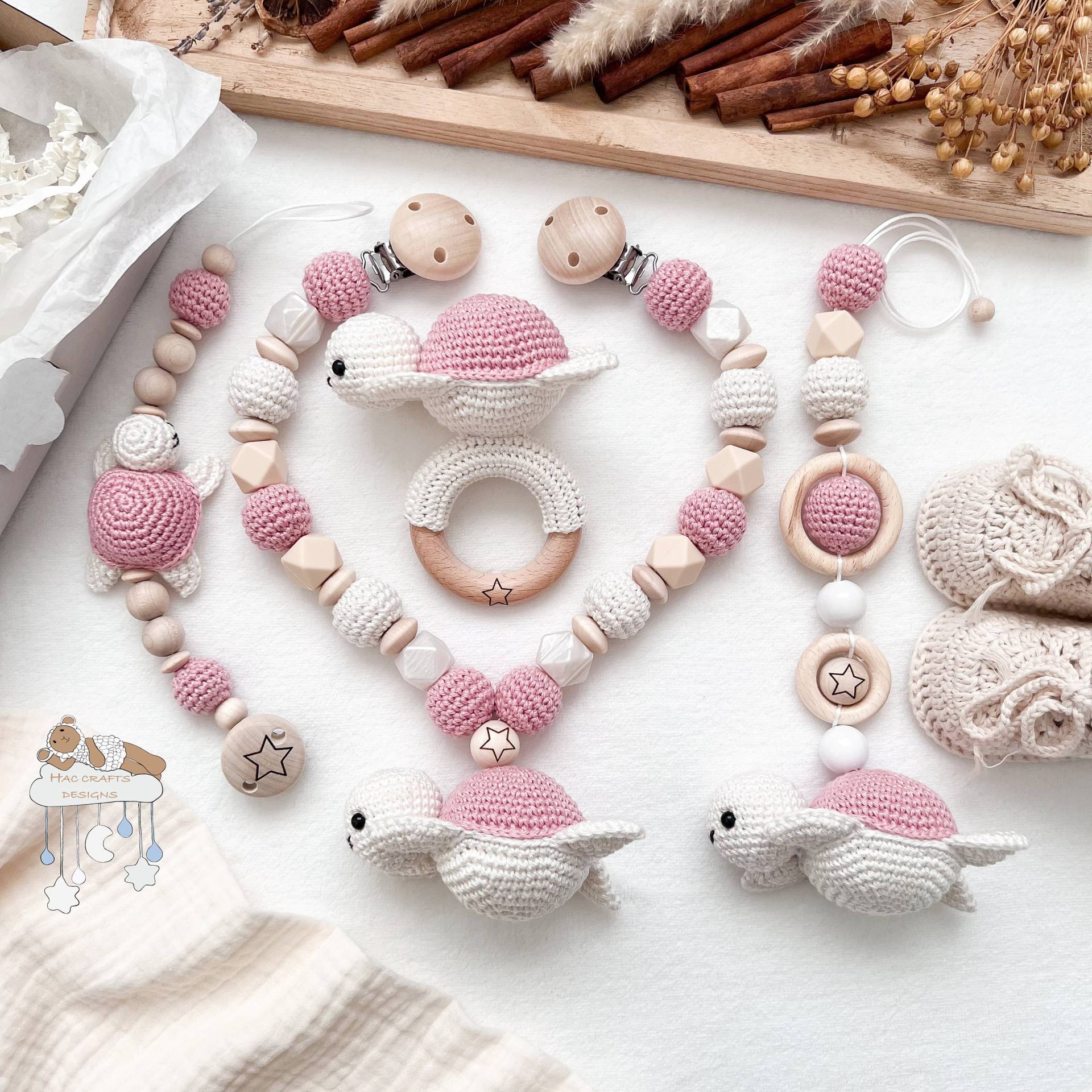 Personalisiert Schildkröte Sparset Farbe #17 Kinderwagenkette Anhänger Schnullerkette Geburtsgeschenk Taufe Babyshower Personalisiert Schildkröte Sparset Farbe #17 Kinderwagenkette Anhänger Schnullerkette Geburtsgeschenk Taufe Babyshower von HACCraftsLittle