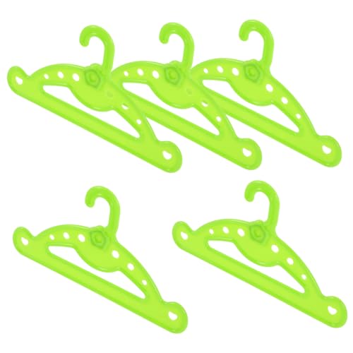 HANABASS 5 Stück Puppenaufhänger Kleidung Kleiderbügel für Puppen Mini-Kleiderbügel Puppenkleiderhalter Mädchen Puppenkleiderbügel kleine Kleiderbügel Plastik Green HANABASS 5 Stück Puppenaufhänger Kleidung Kleiderbügel für Puppen Mini-Kleiderbügel Puppenkleiderhalter Mädchen Puppenkleiderbügel kleine Kleiderbügel Plastik Green von HANABASS