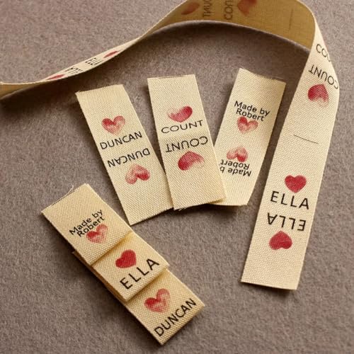 15 * 50 Mm Baumwolle Mit Logo Oder Text Nähaccessori-Etikett, Personalisierte Etiketten For Nähen, Namensschilder For Kleidung, Handgefertigte Etiketten For Nähen, Stoffe, Heimwerken, Kleidung(100P) 15 * 50 Mm Baumwolle Mit Logo Oder Text Nähaccessori-Etikett, Personalisierte Etiketten For Nähen, Namensschilder For Kleidung, Handgefertigte Etiketten For Nähen, Stoffe, Heimwerken, Kleidung(100P) von HDLOVE