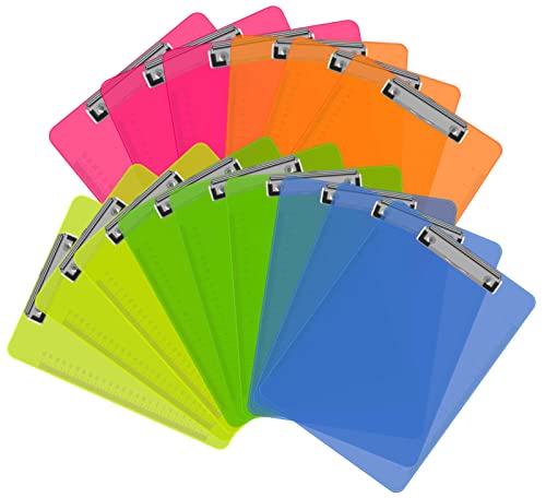 Herkka Klemmbrett, 15 Stück, Upgrade-Kunststoff-Klemmbretter mit niedrigem Profil, Standard-A4-Buchstabengröße, verschiedene transparente Farben, für Klassenzimmer und Büro von HERKKA