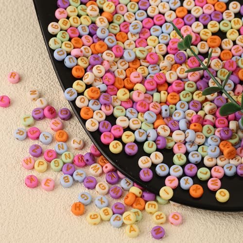 HERZONE 1000pcs buchstabenperlen zum Auffädeln Acryl Alphabet Perlen Mix A-Z Perlen für die Schmuckherstellung DIY Halskette Armband Schlüsselbund (C transparent) von HERZONE