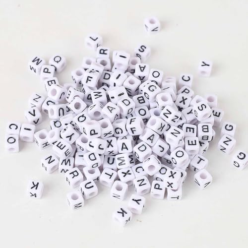 HERZONE 1500pcs Würfel buchstabenperlen zum Auffädeln 5mm Acryl Weiße Alphabet Perlen Mix A-Z Perlen für die Schmuckherstellung DIY Halskette Armband Schlüssel (1500) von HERZONE